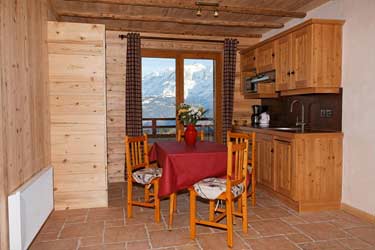 Le Refuge apartments in authentic surroundings opposite Mont-Blanc Cordon 74